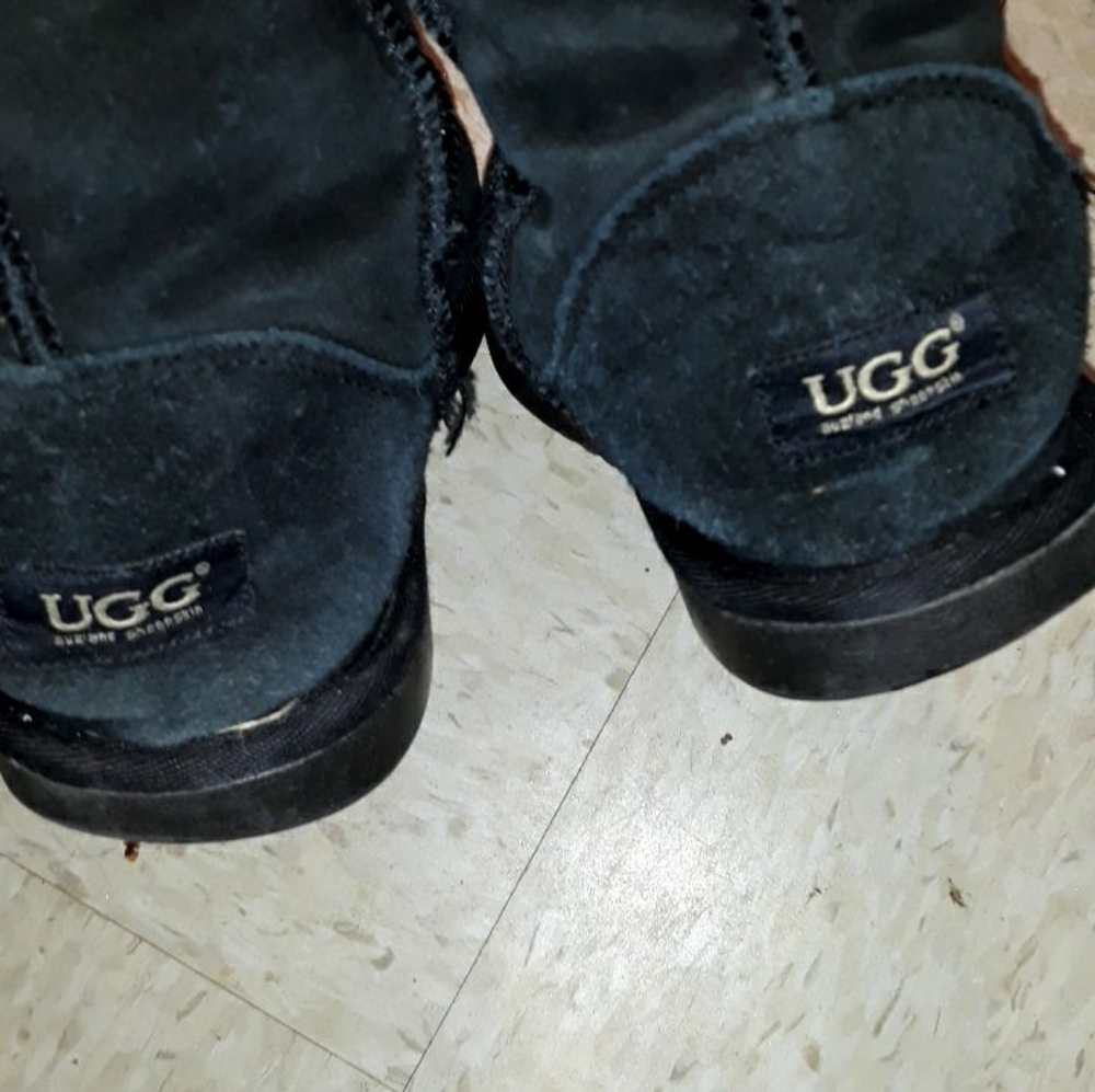 Ugg - Picture 2 of 2
